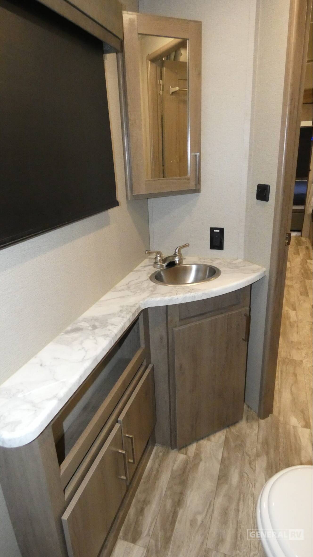 A photo of this 2022 Grand Design IMAGINE 2800BH