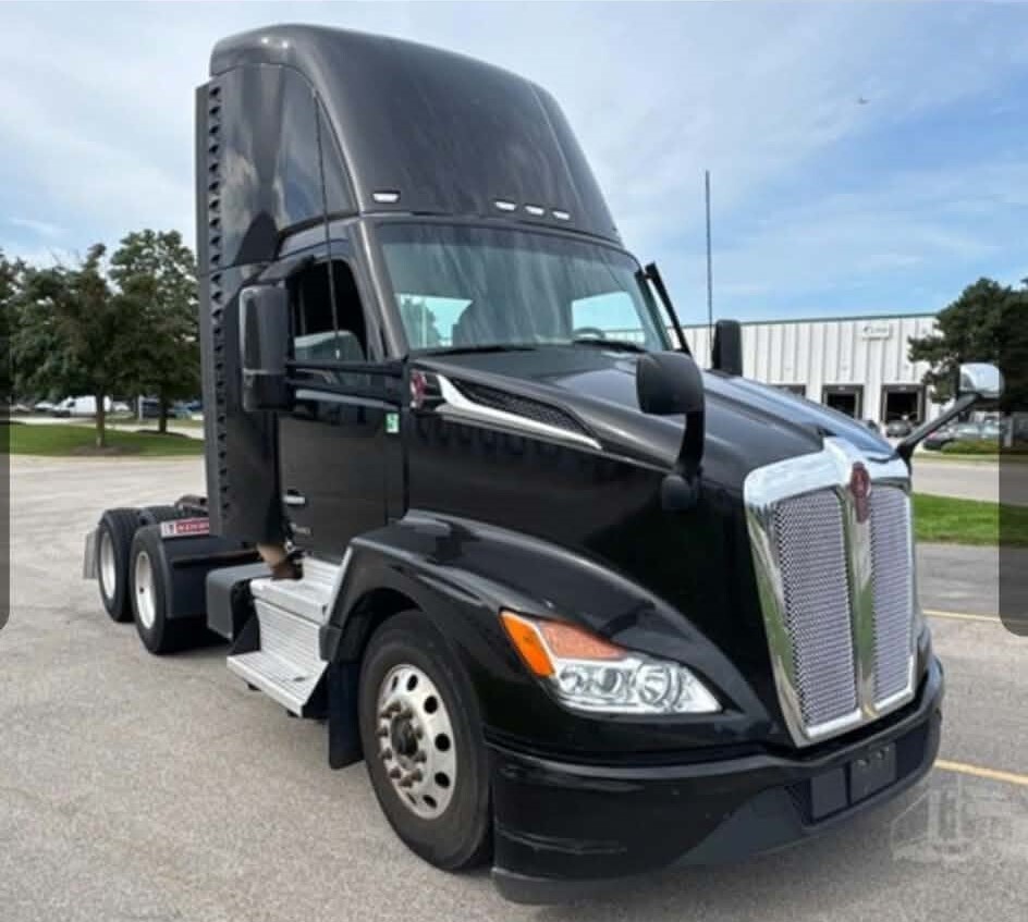 2023 KENWORTH T680 in Rock Island, IL