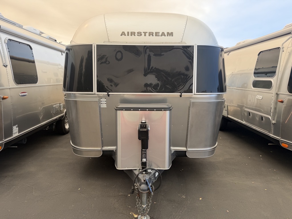 2008 Airstream INTERNATIONAL SIGNATURE 25FBQ in winters CA