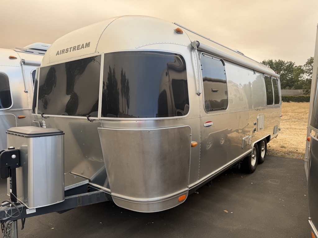 2008 Airstream INTERNATIONAL SIGNATURE 25FBQ in winters CA