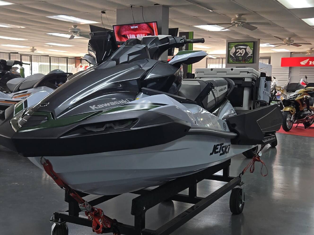 A photo of this 2025 Kawasaki ULTRA 160LX-S Ang