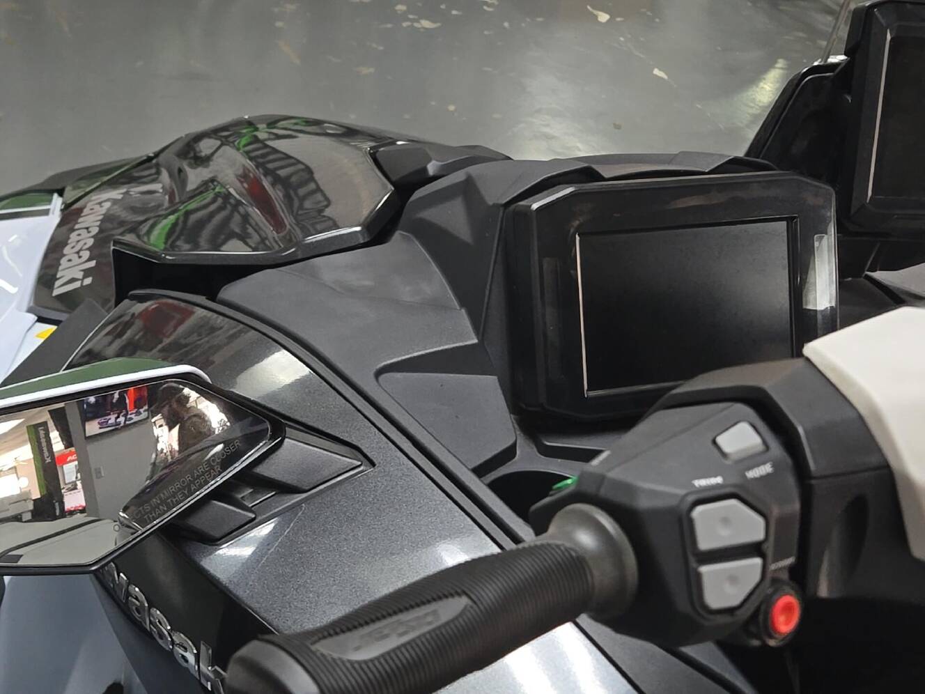A photo of this 2025 Kawasaki ULTRA 160LX-S Ang