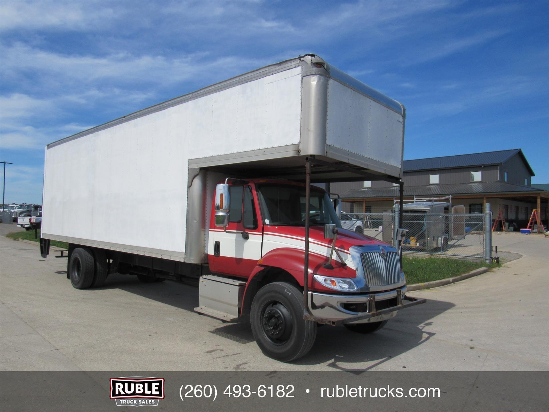 2016 INTERNATIONAL 4300 in New Haven, IN