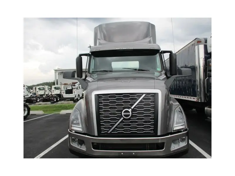 2024 VOLVO VNL64T300