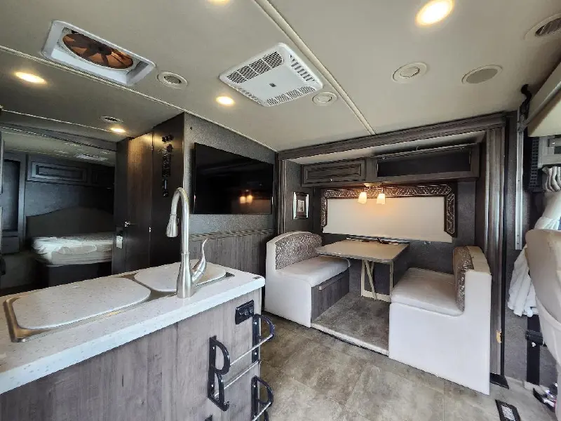 2017 WINNEBAGO ITASCA SUNSTAR 27N