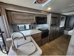 2017 WINNEBAGO ITASCA SUNSTAR 27N