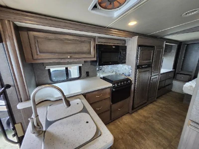 2017 WINNEBAGO ITASCA SUNSTAR 27N