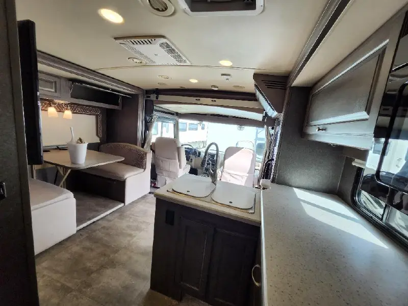 2017 WINNEBAGO ITASCA SUNSTAR 27N
