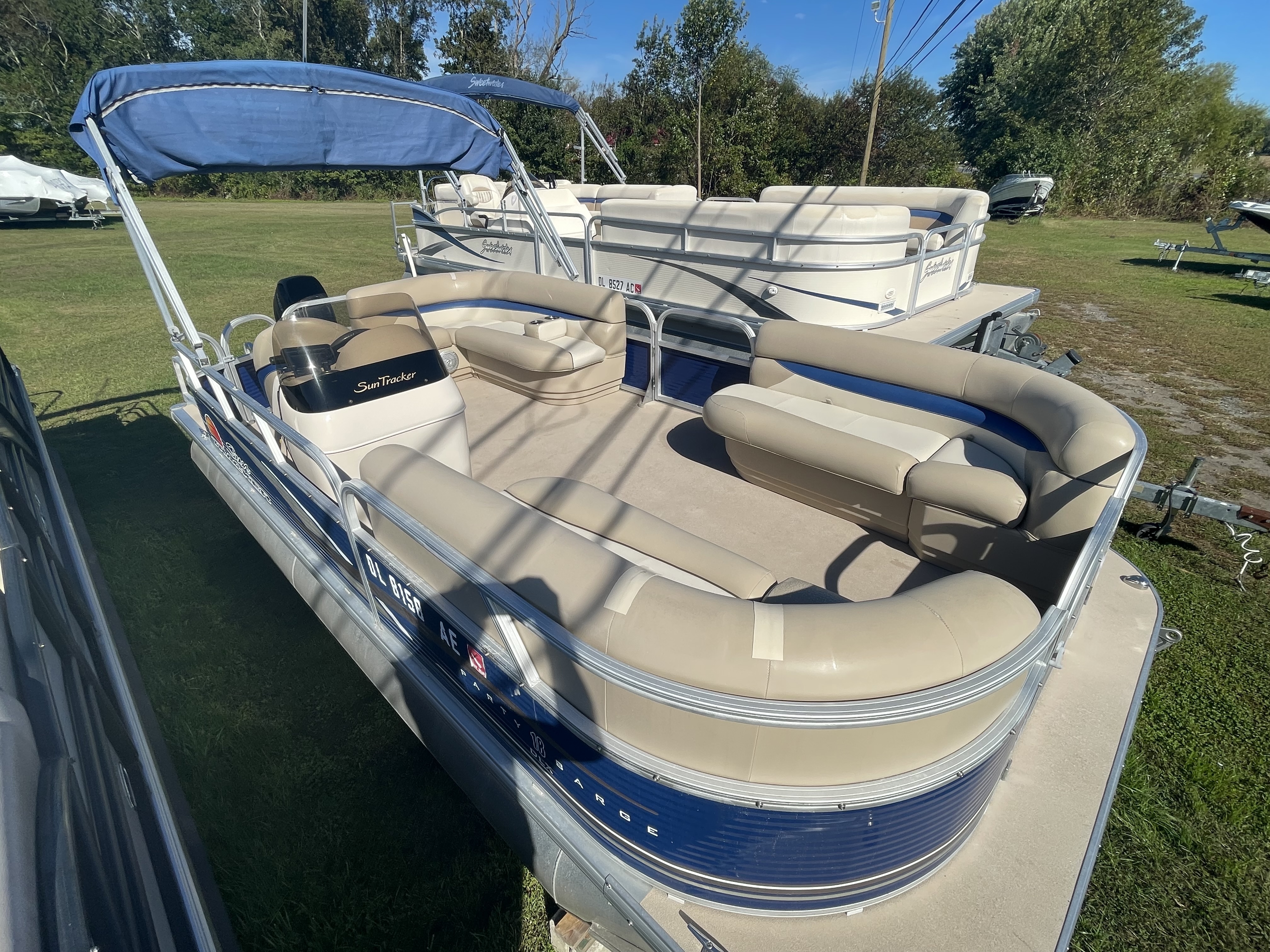 2013 Suntracker Party Barge 18 DLX in selbyville DE