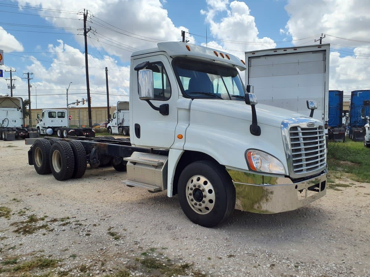 2019 FREIGHTLINER/MERCEDES CASCADIA 125 in Converse, TX