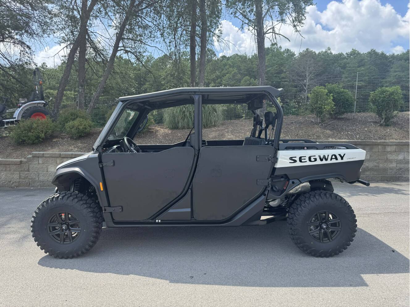 A photo of this 2026 Segway Powersports UT10 P CREW