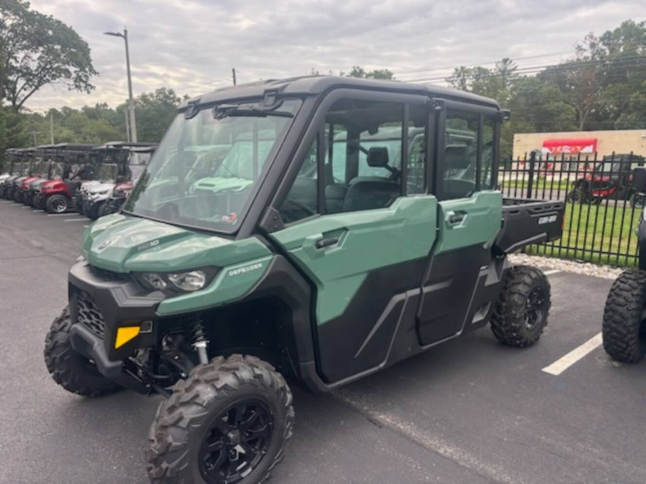 A photo of this 2026 Can-Am Defender MAX DPS CAB HD10