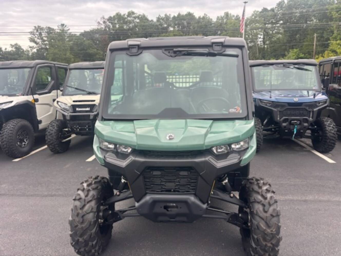 A photo of this 2026 Can-Am Defender MAX DPS CAB HD10