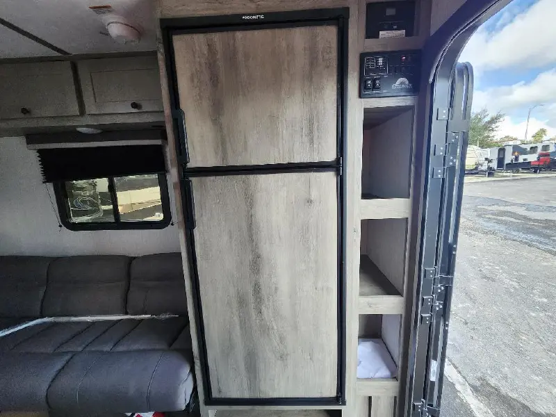 2027 SUNSET PARK RV SUN TREK 800