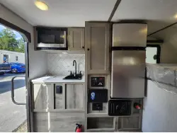 2027 SUNSET PARK RV SUN TREK 600
