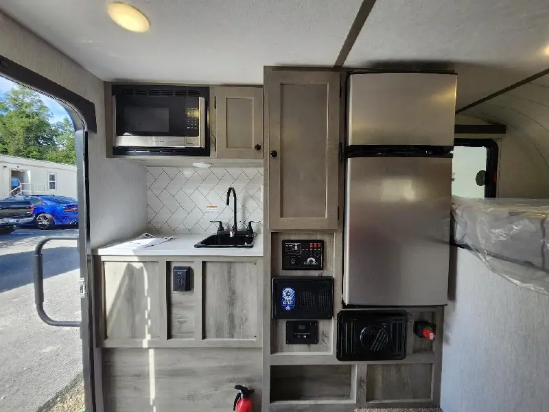 2027 SUNSET PARK RV SUN TREK 600