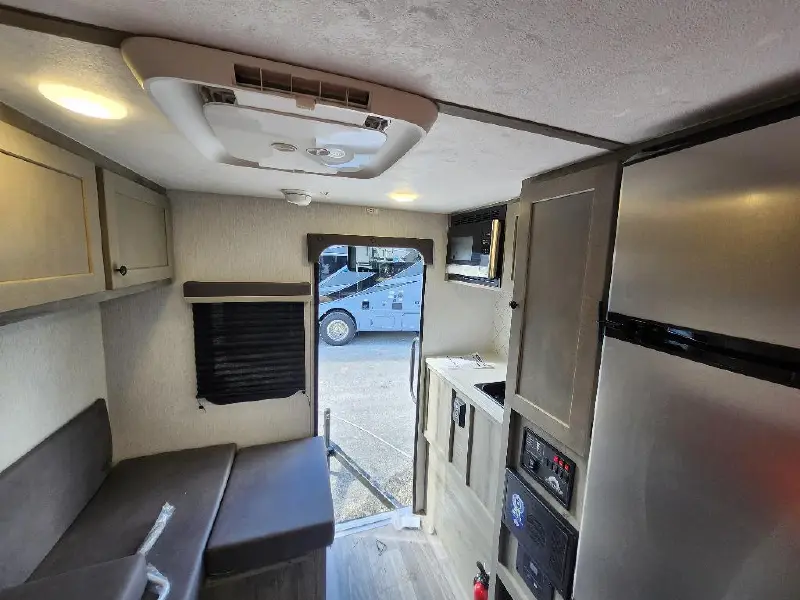 2027 SUNSET PARK RV SUN TREK 600