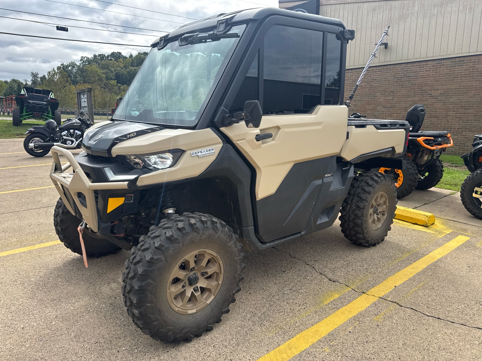 2023 Can-Am Defender Limited in mineral wells WV