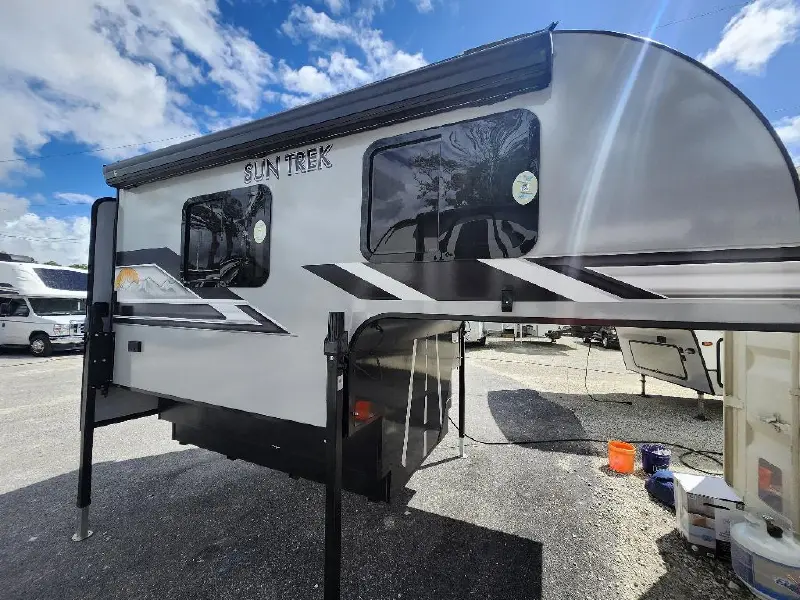 2027 SUNSET PARK RV SUN TREK 700