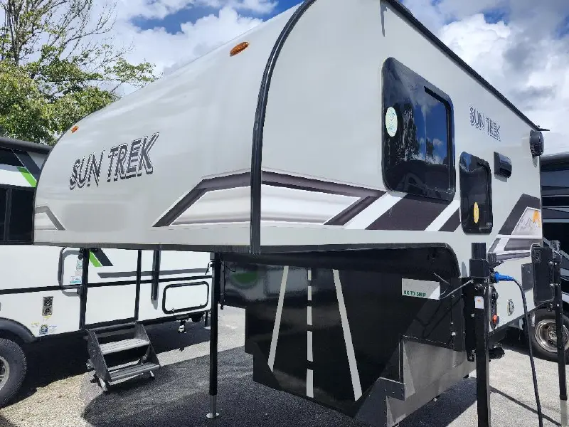 2027 SUNSET PARK RV SUN TREK 700