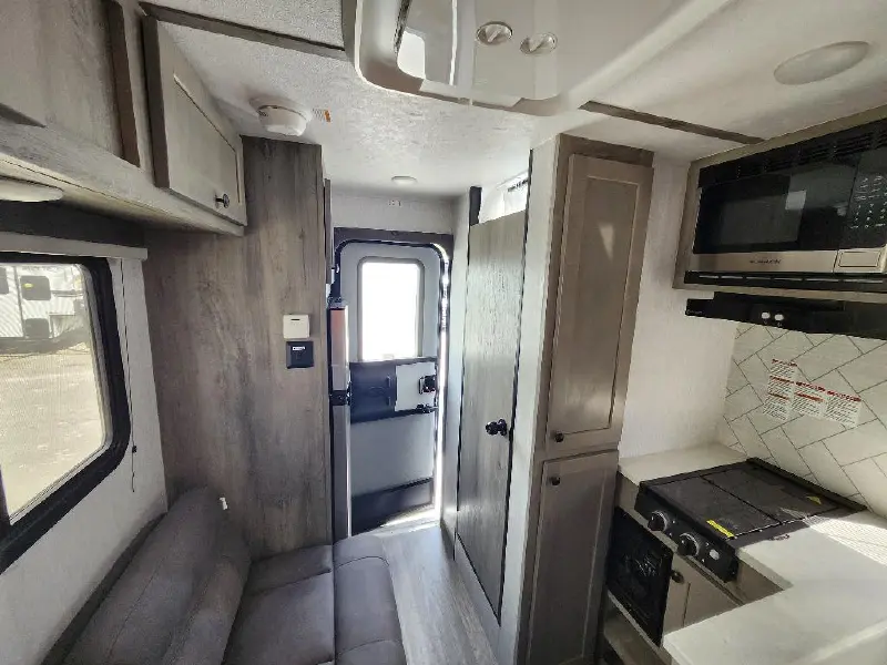 2027 SUNSET PARK RV SUN TREK 700