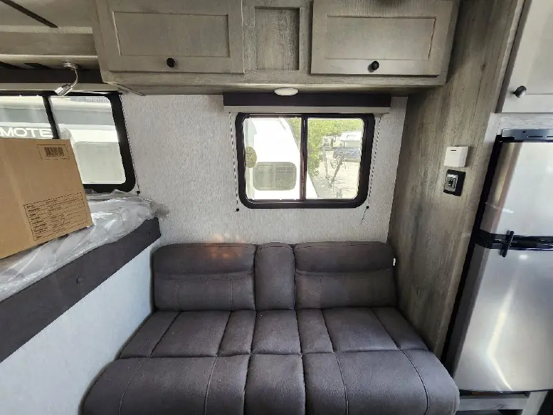 2027 SUNSET PARK RV SUN TREK 700