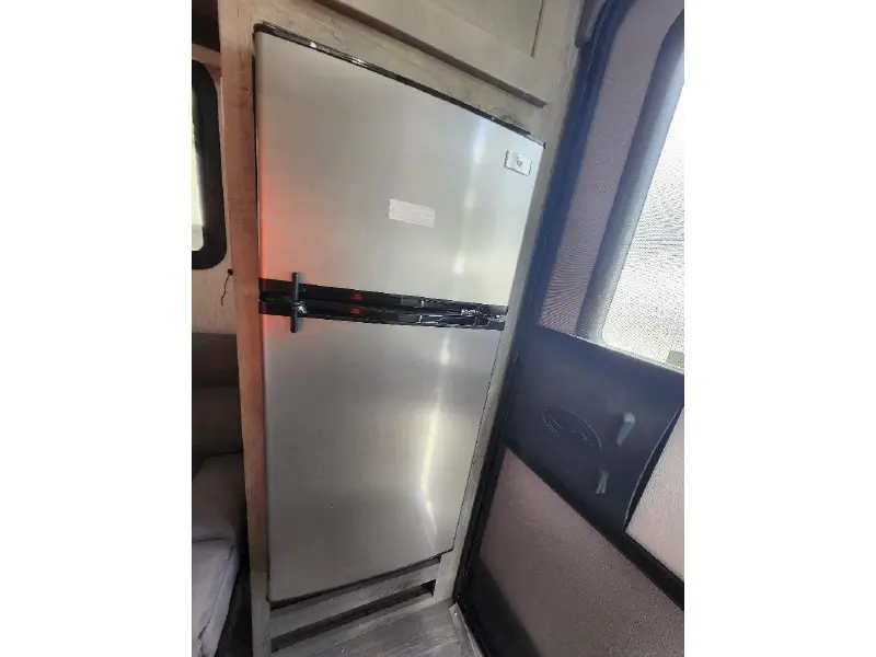 2027 SUNSET PARK RV SUN TREK 700