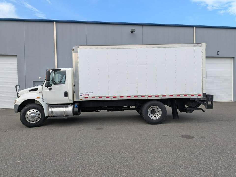 2017 INTERNATIONAL 4300 SBA in Sparta, NJ