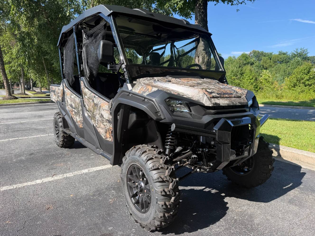 A photo of this 2025 Honda Pioneer 1000-6 Deluxe Crew