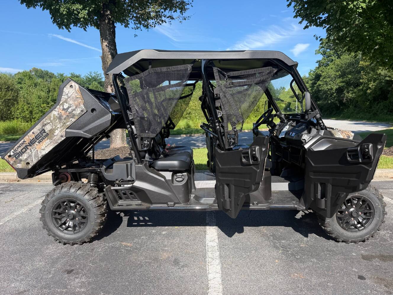 A photo of this 2025 Honda Pioneer 1000-6 Deluxe Crew