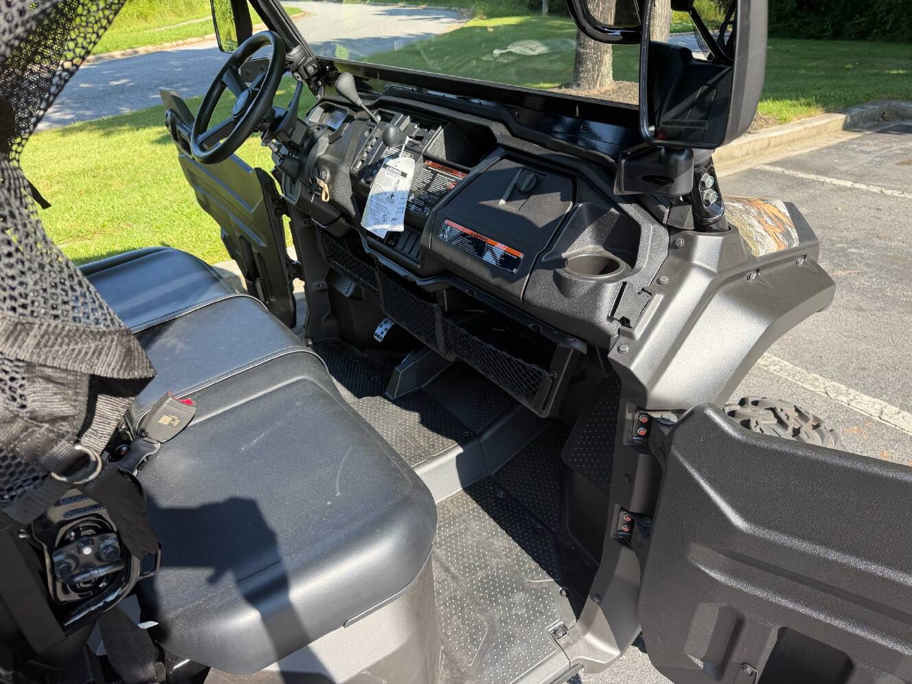 A photo of this 2025 Honda Pioneer 1000-6 Deluxe Crew