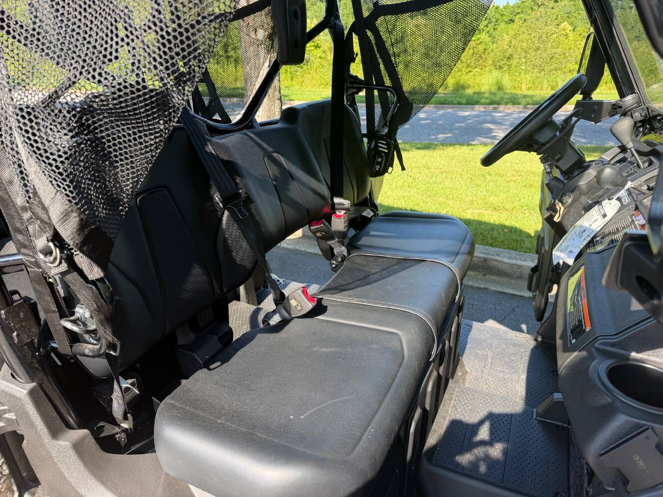 A photo of this 2025 Honda Pioneer 1000-6 Deluxe Crew