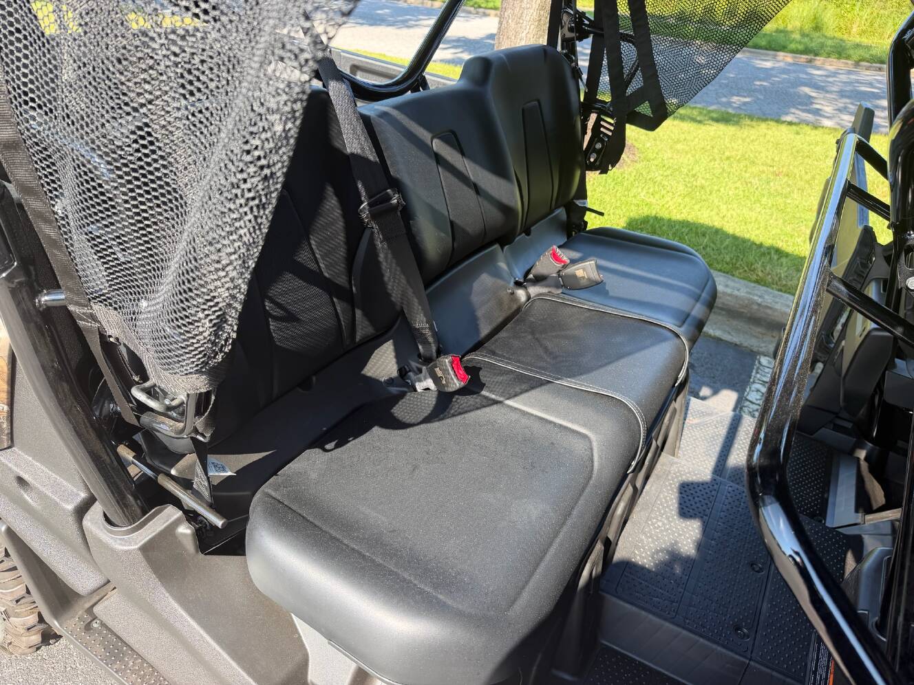 A photo of this 2025 Honda Pioneer 1000-6 Deluxe Crew