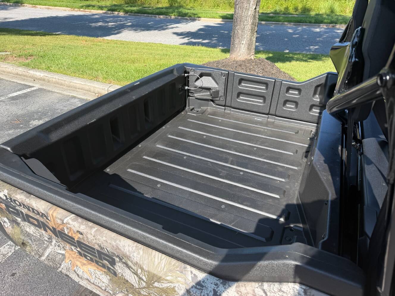 A photo of this 2025 Honda Pioneer 1000-6 Deluxe Crew