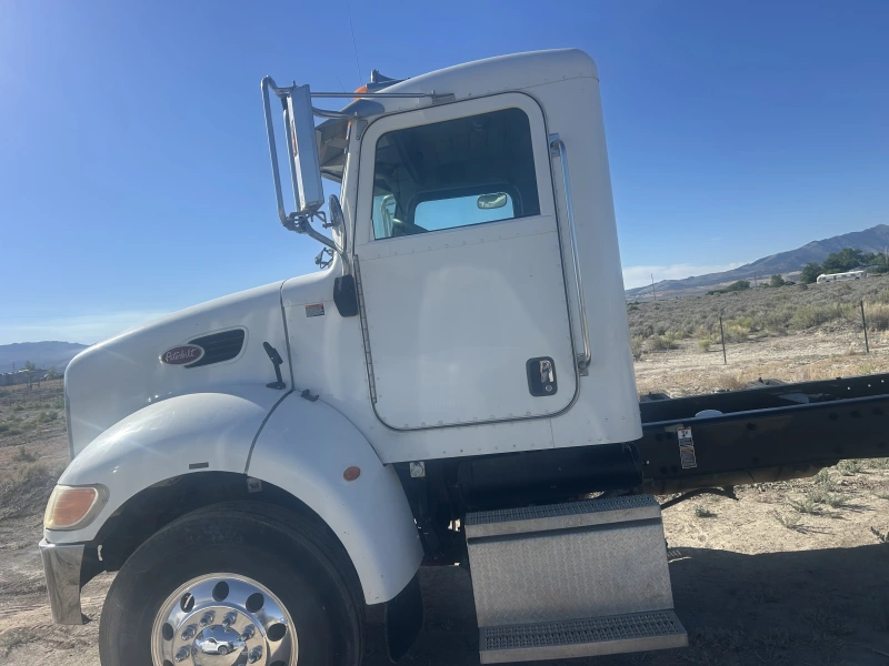 2005 PETERBILT 340