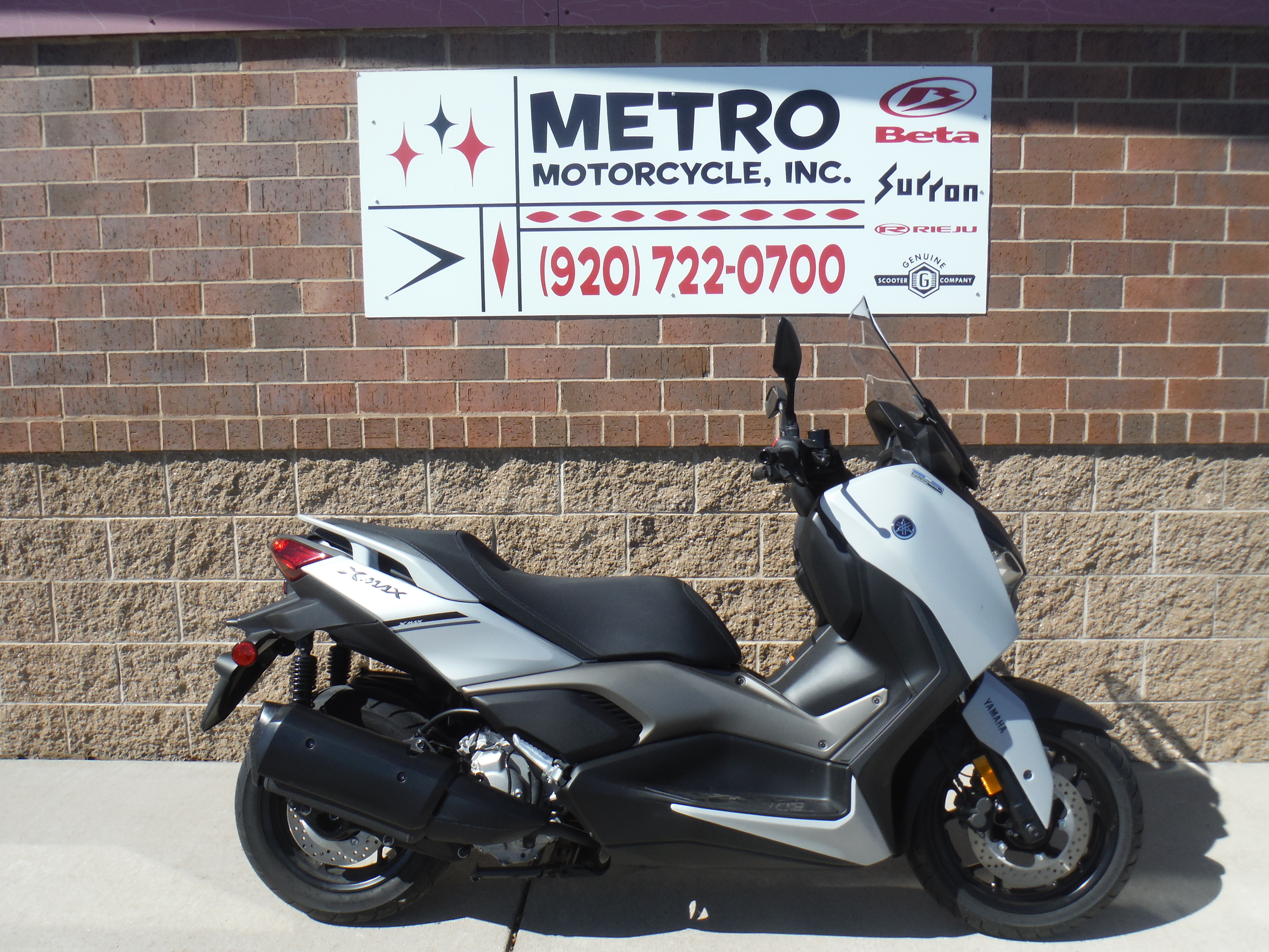 2023 Yamaha XMAX 300 BASE in Neenah, WI