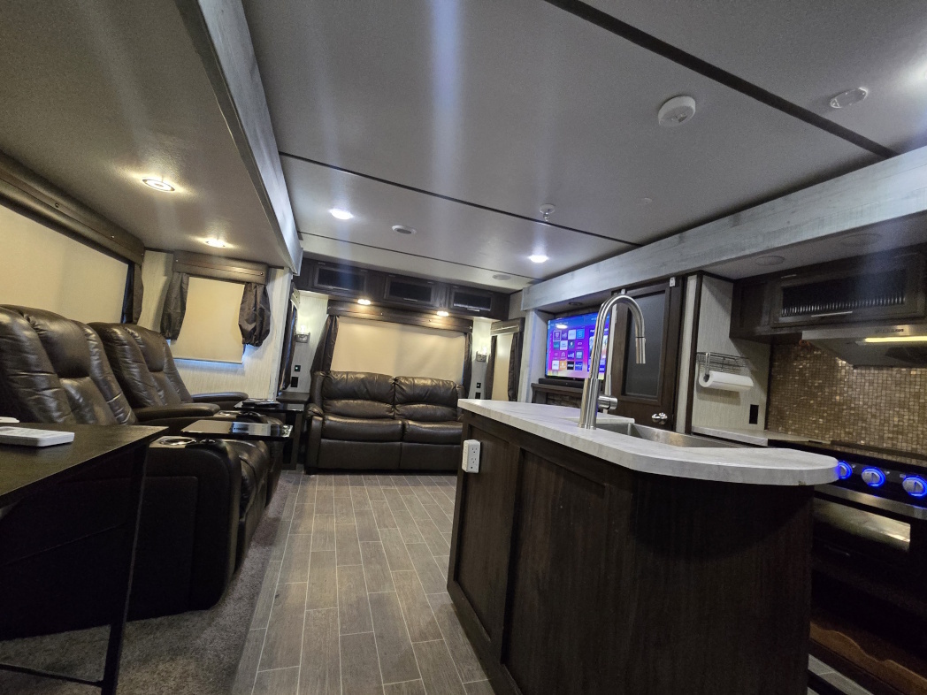 2020 Forest River CHEROKEE ALPHA WOLF 26RL-L RV