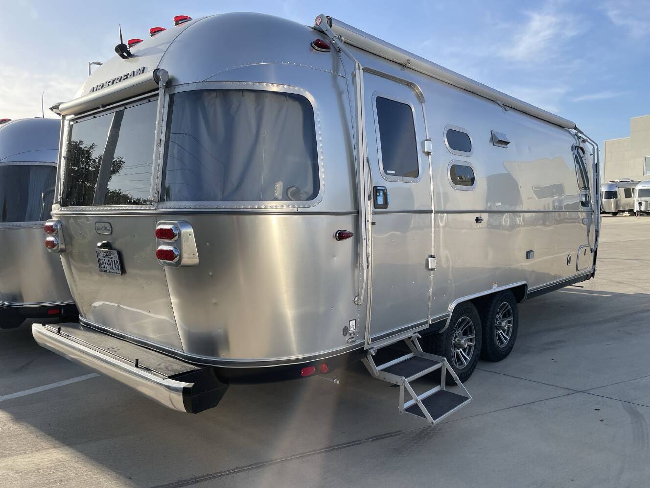 A photo of this 2024 Airstream Trade Wind 25FBT