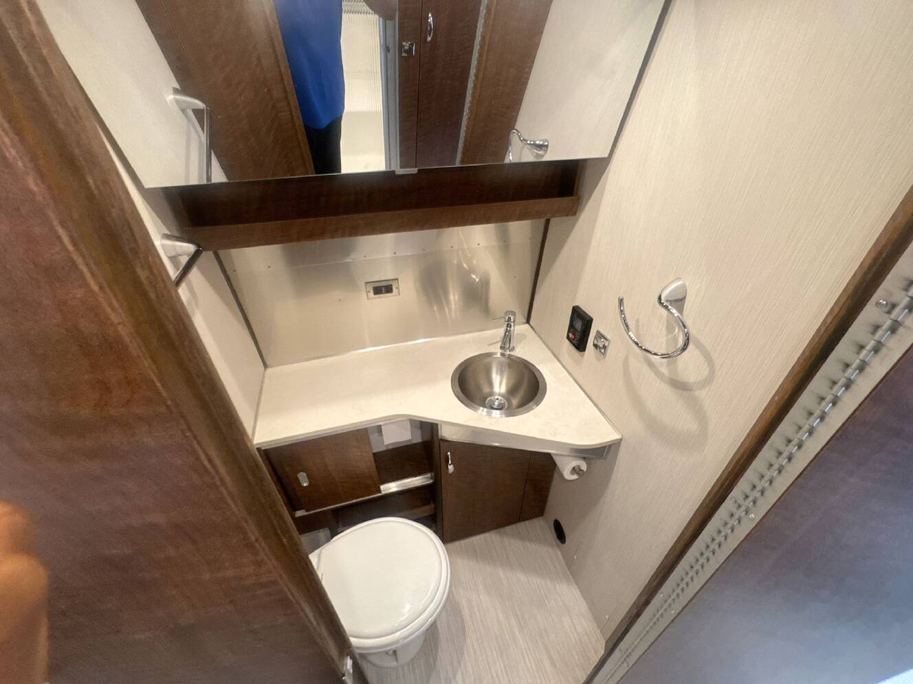 A photo of this 2023 Airstream Globetrotter 25FBT