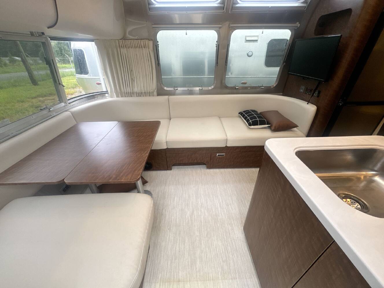 A photo of this 2023 Airstream Globetrotter 25FBT