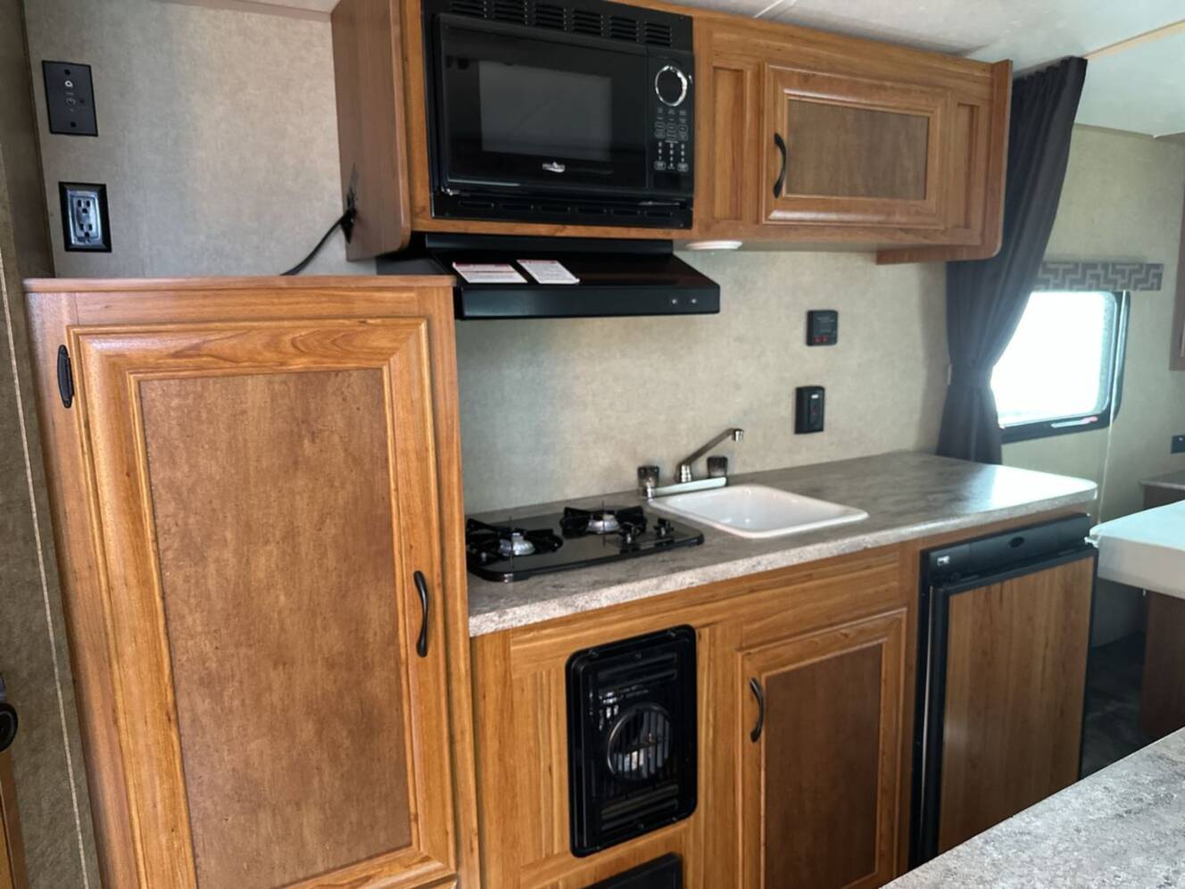 A photo of this 2016 Starcraft AR-ONE 18QB