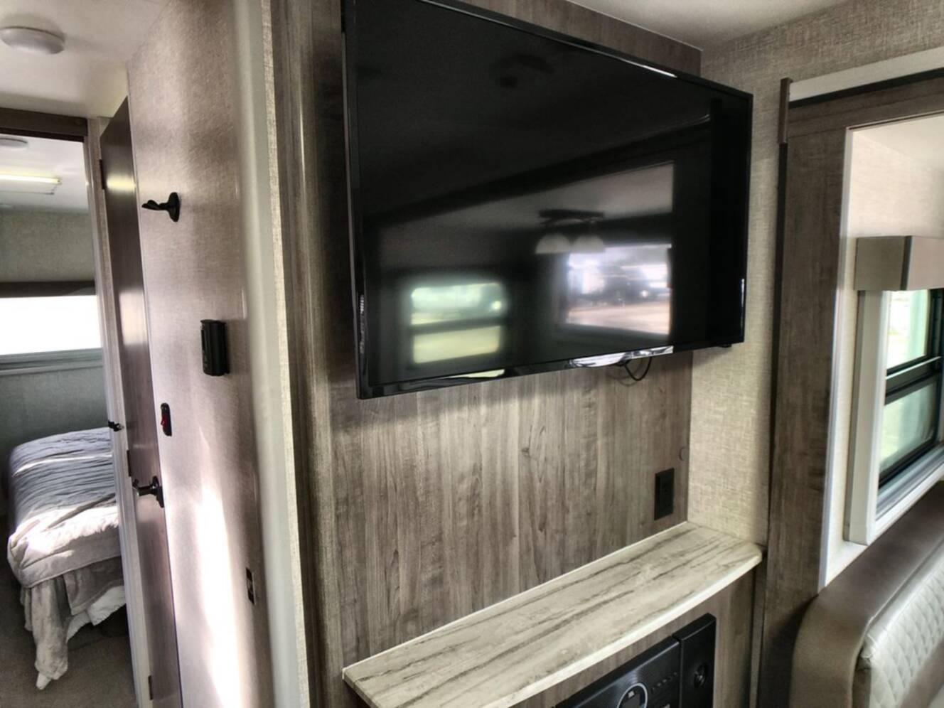 A photo of this 2022 Lance Lance Travel Trailer 2465
