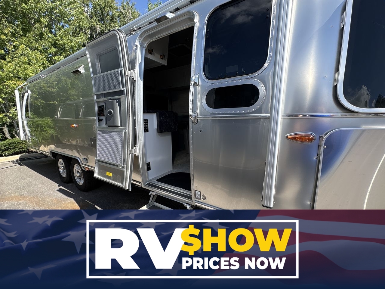 2025 Airstream Classic 30RBT in dover FL