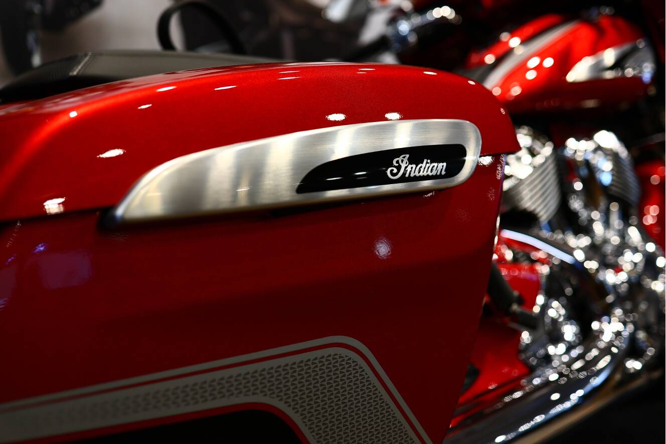 A photo of this 2026 Indian Motorcycle CHIEFTAIN LIMITED SUNSET RED METALLIC 49ST