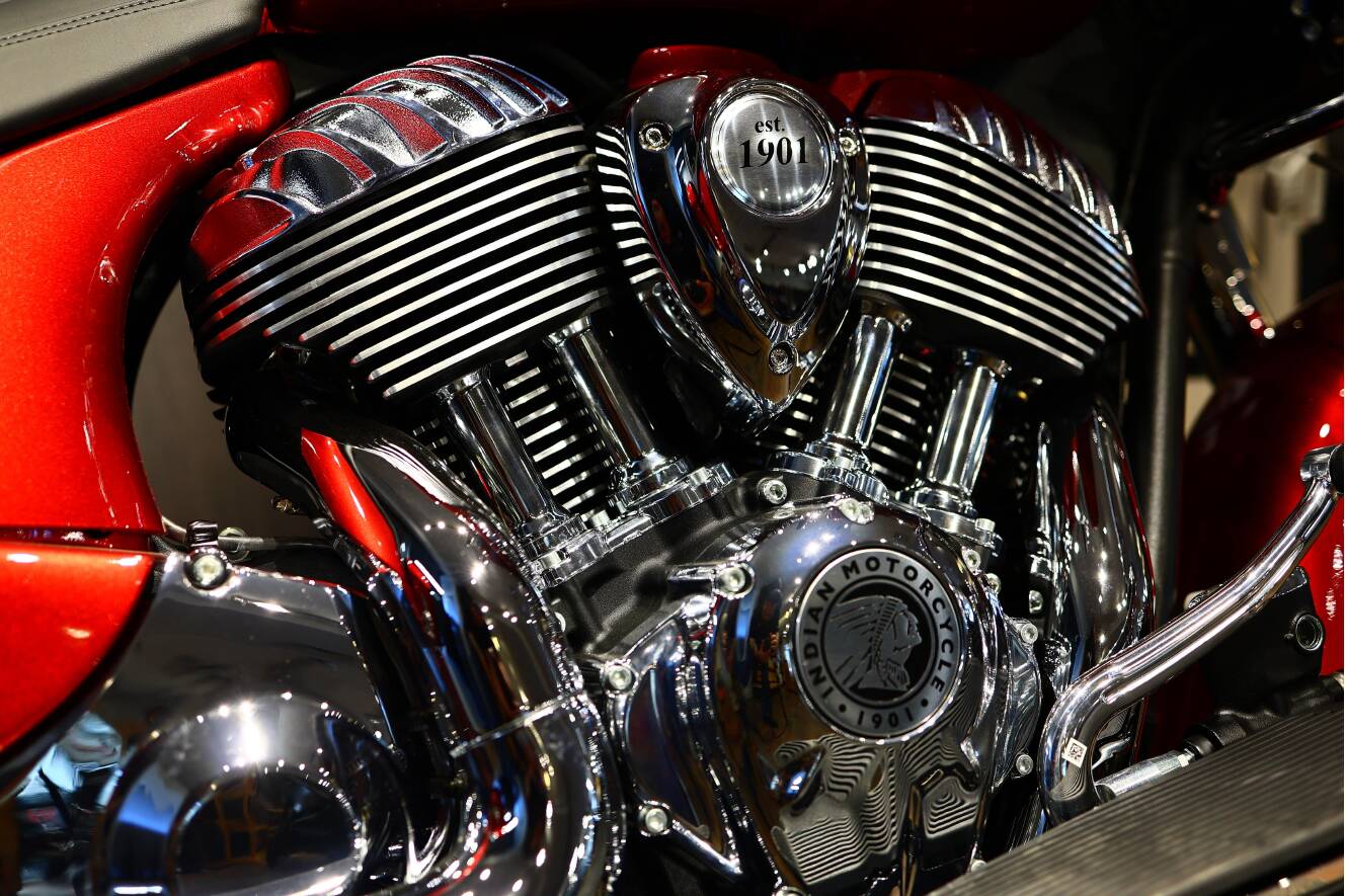 A photo of this 2026 Indian Motorcycle CHIEFTAIN LIMITED SUNSET RED METALLIC 49ST