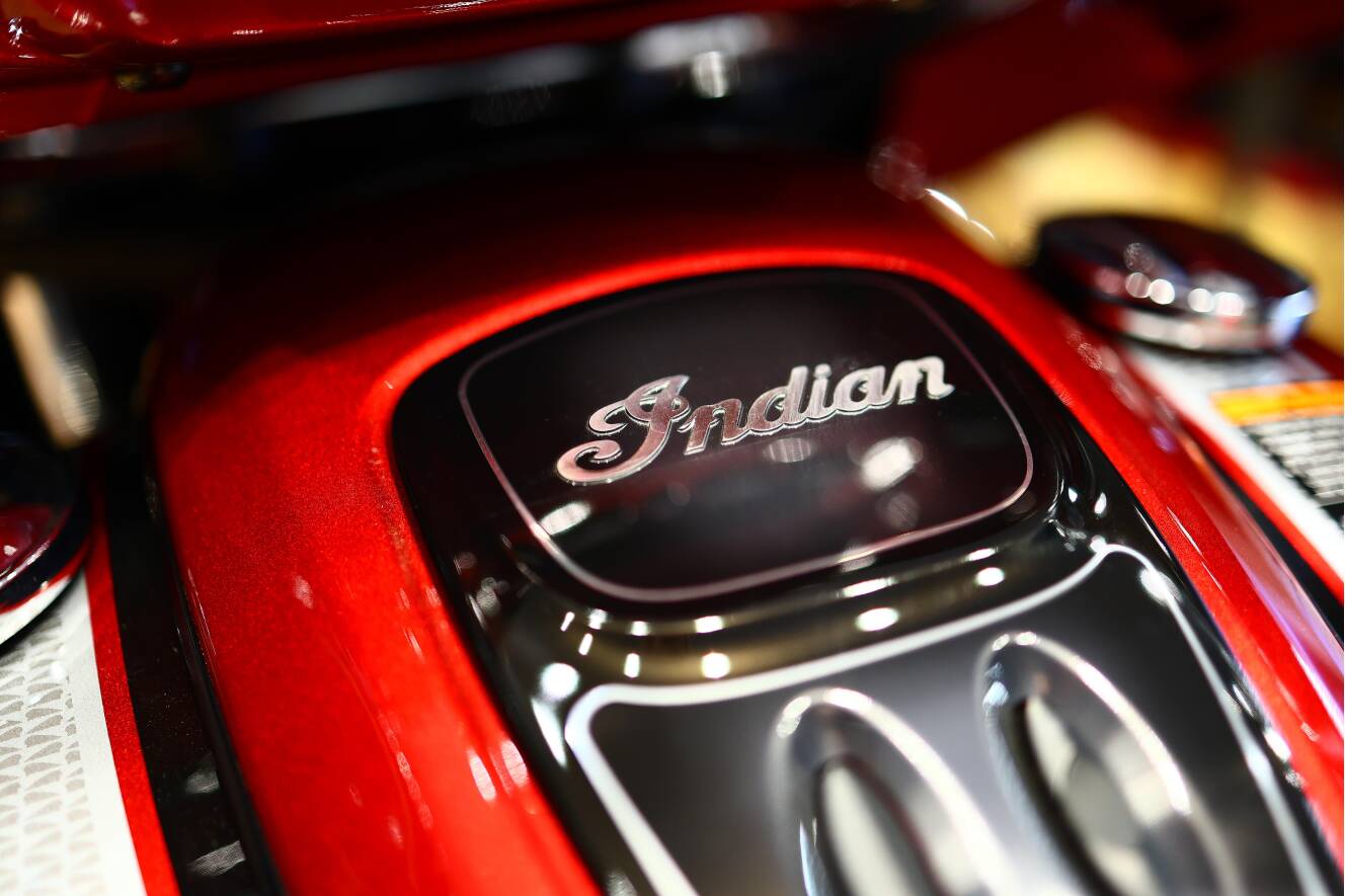 A photo of this 2026 Indian Motorcycle CHIEFTAIN LIMITED SUNSET RED METALLIC 49ST
