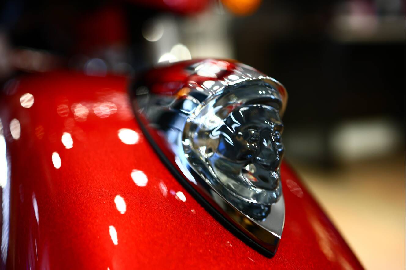 A photo of this 2026 Indian Motorcycle CHIEFTAIN LIMITED SUNSET RED METALLIC 49ST