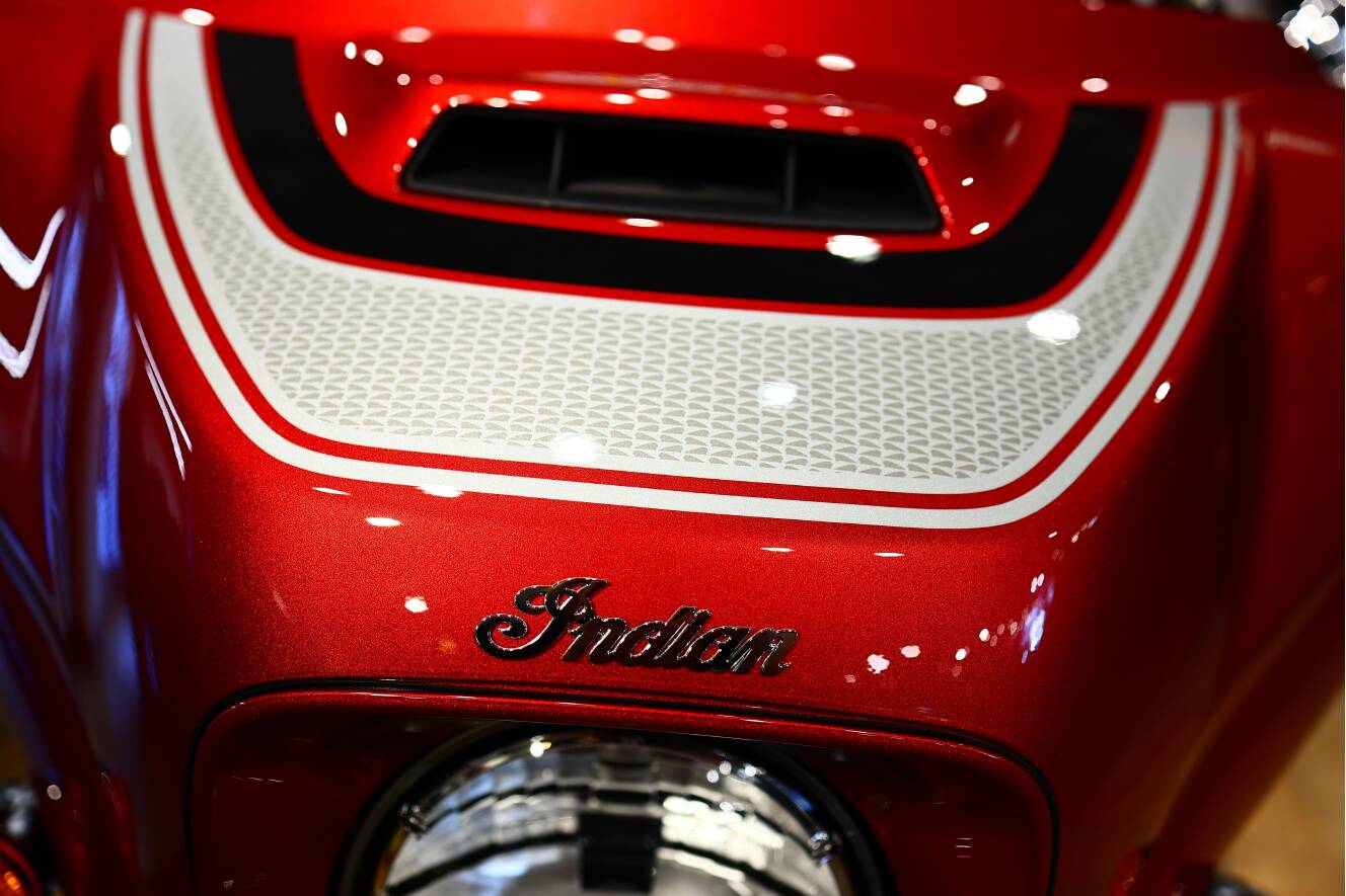 A photo of this 2026 Indian Motorcycle CHIEFTAIN LIMITED SUNSET RED METALLIC 49ST