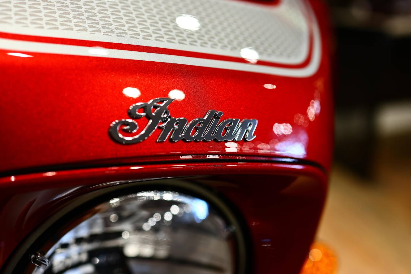 A photo of this 2026 Indian Motorcycle CHIEFTAIN LIMITED SUNSET RED METALLIC 49ST