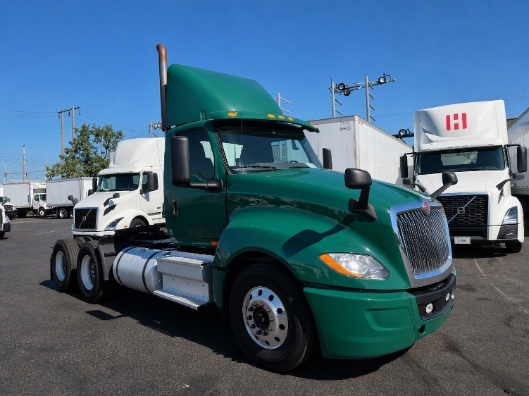 2018 INTERNATIONAL LT625 in Kent, WA
